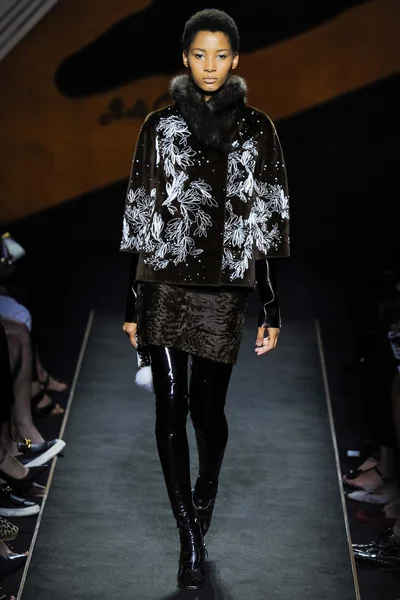 Look 28